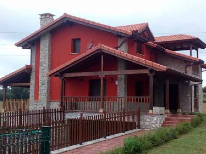 Vivienda unifamiliar con porche y jardín