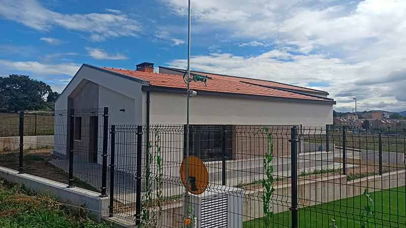 Vista lateral de chalet en Noreña