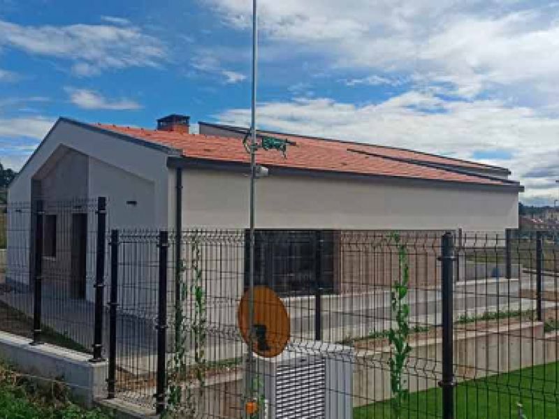 Vista lateral de chalet en Noreña